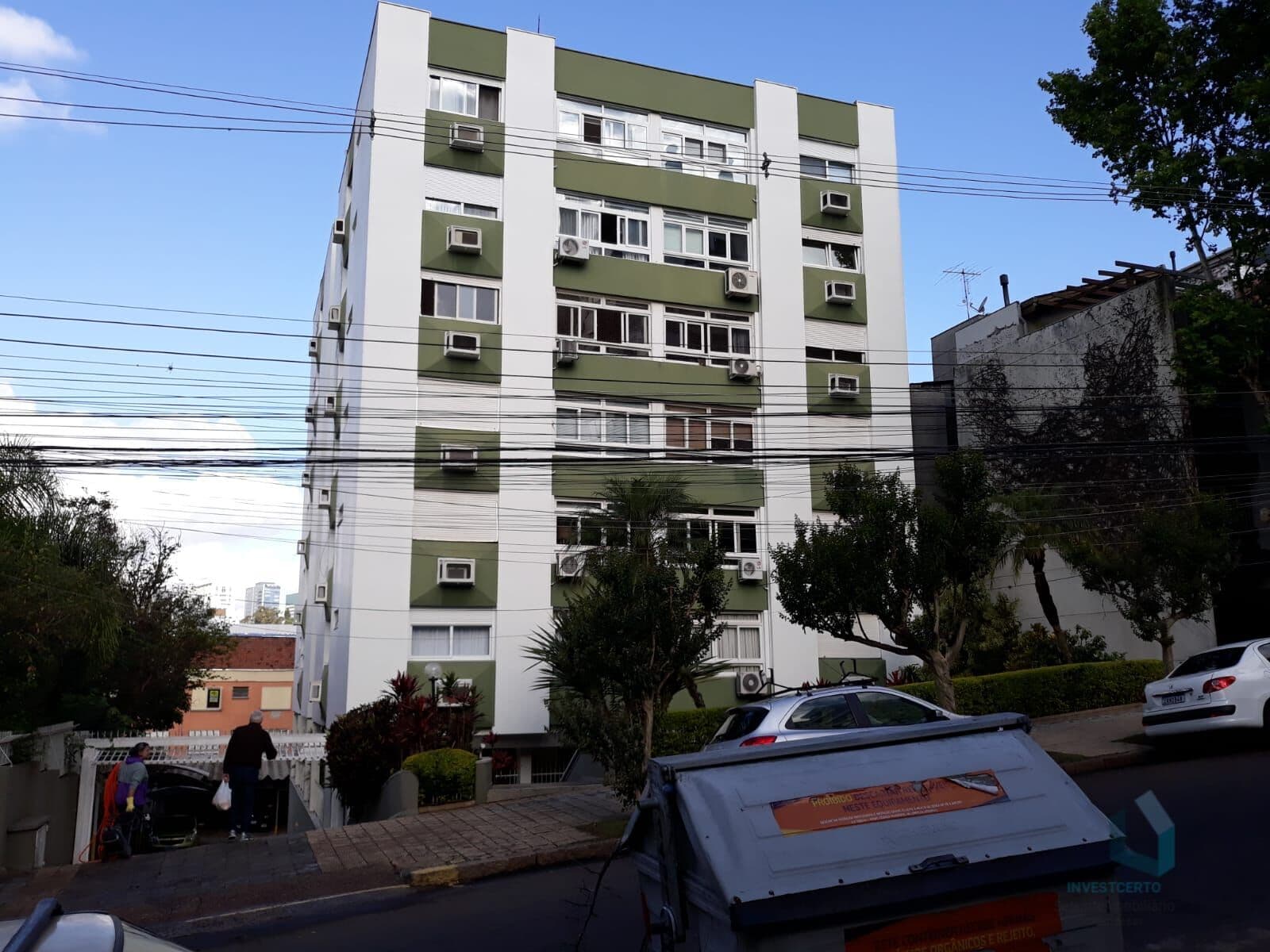 Belo apartamento de 2 dormitórios com dependência de empregada