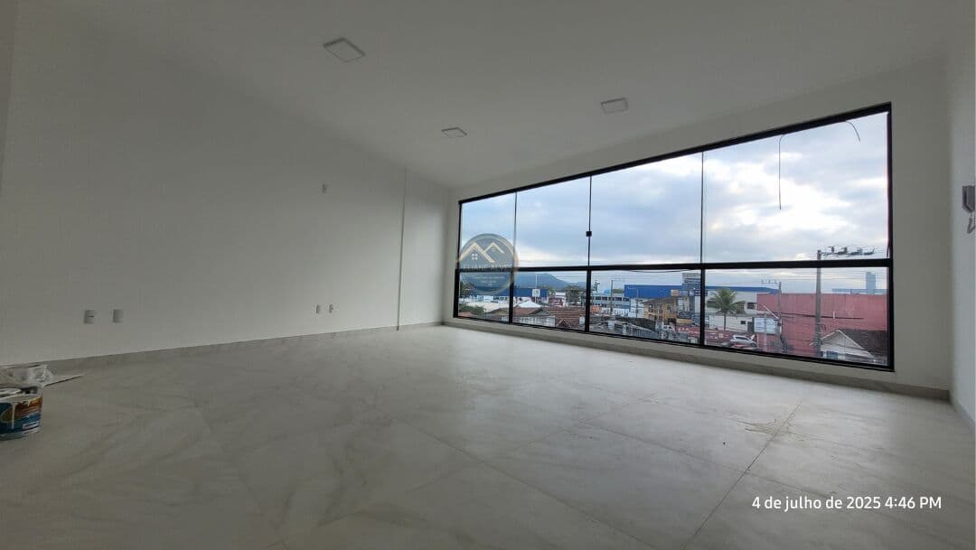 Sala comercial em piso superior no Centro de Tijucas