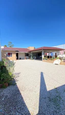 Casa unica no terreno