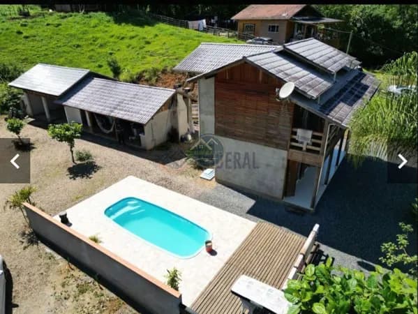 Sítio à venda com amplo terreno em São João Batista