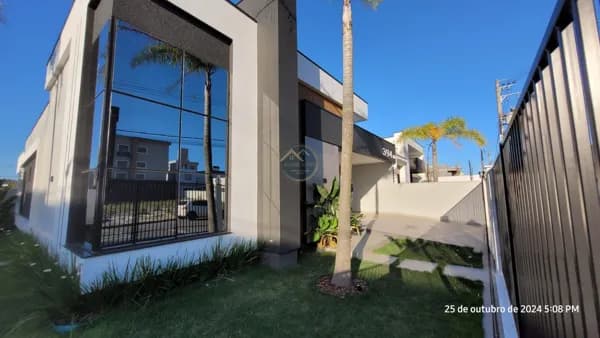 Casa à venda com piscina - Tijucas/SC