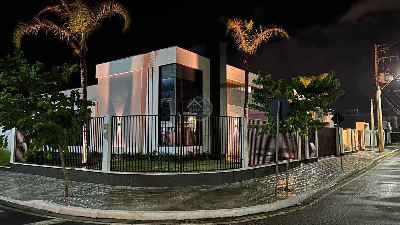 Casa à venda com piscina - Tijucas/SC