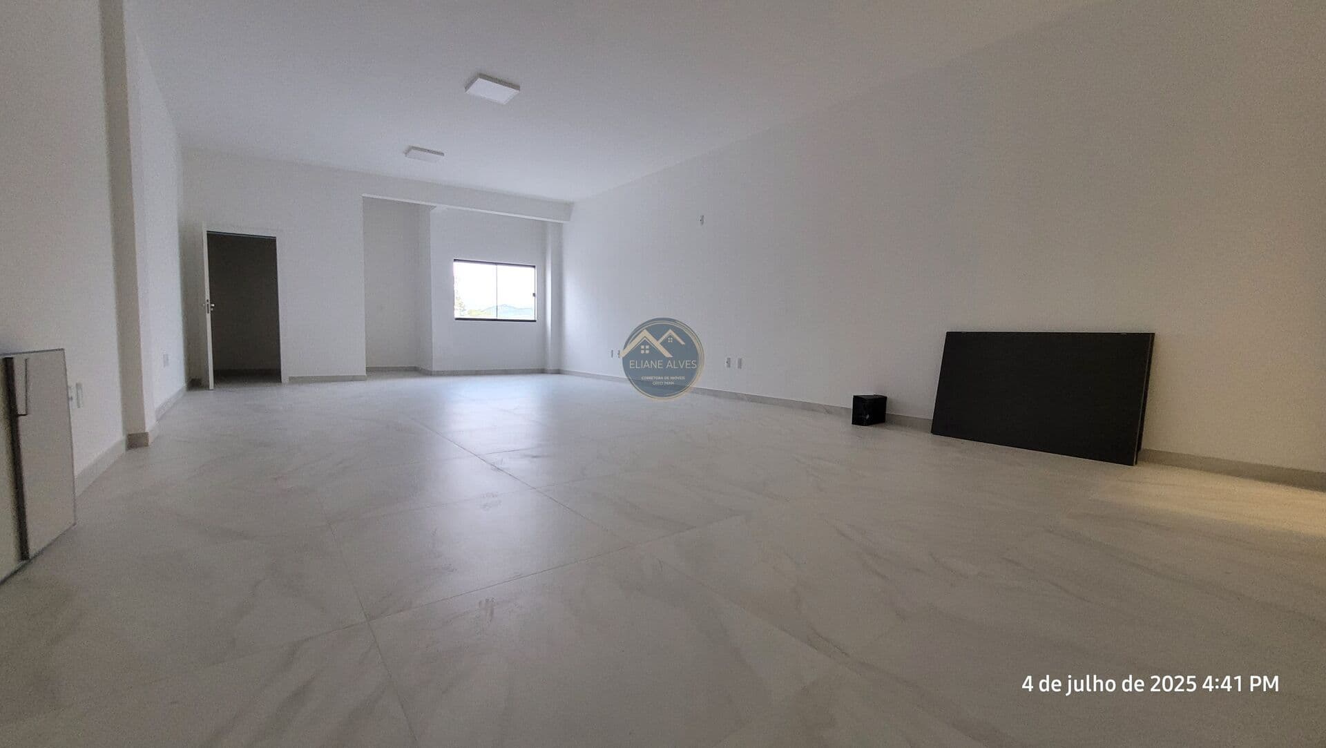 Sala comercial em piso superior no Centro de Tijucas