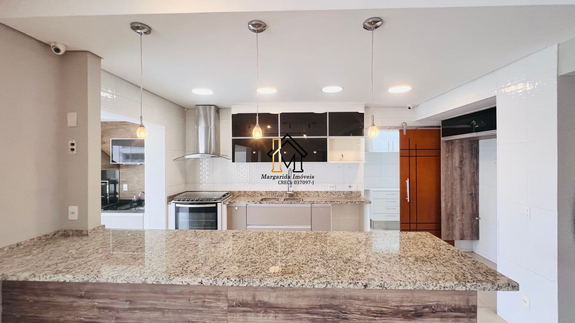 Foi Alugado! Apartamento de 171m² no Mairare
