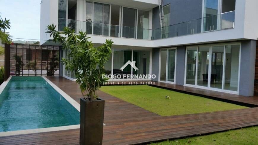 Linda Casa em Condomínio fechado Alto Padrão no bairro Cacupé
