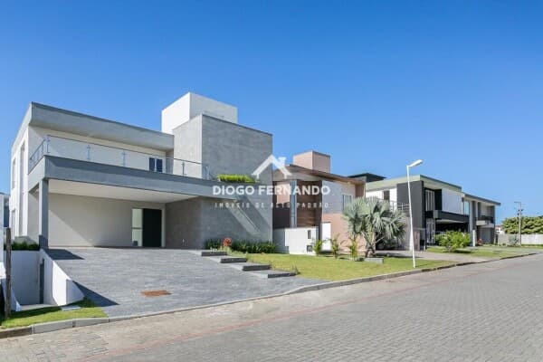 Casa de Alto Padrão em Condomínio nos Ingleses