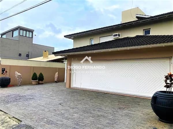Linda Casa em Loteamento de Alto Padrão