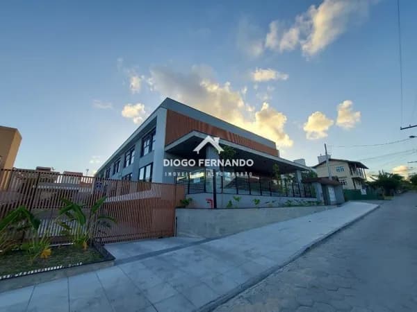 Apartamento de 2 suítes no Campeche
