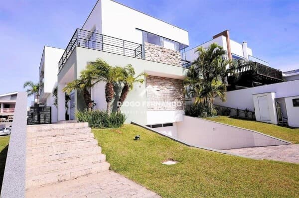 Casa Alto Padrão em Condomínio Frente Mar no Morro das Pedras
