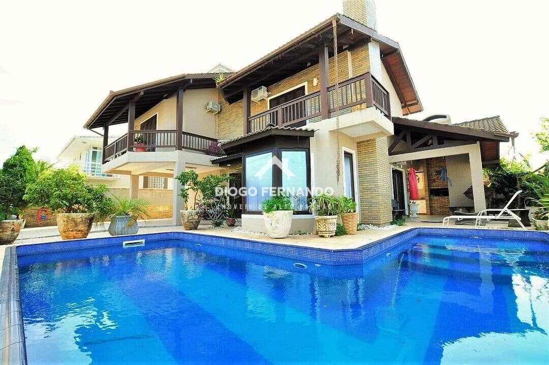 Casa de 5 dormitórios no Campeche