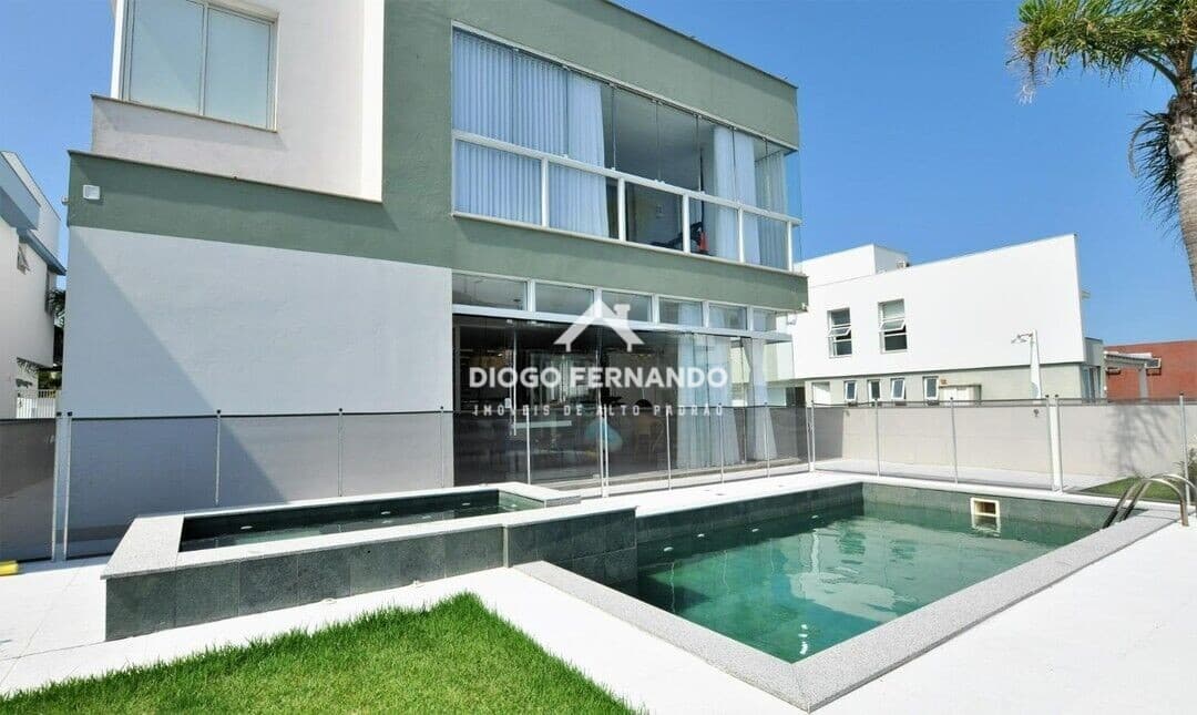 Casa Alto Padrão em Condomínio Frente Mar no Morro das Pedras