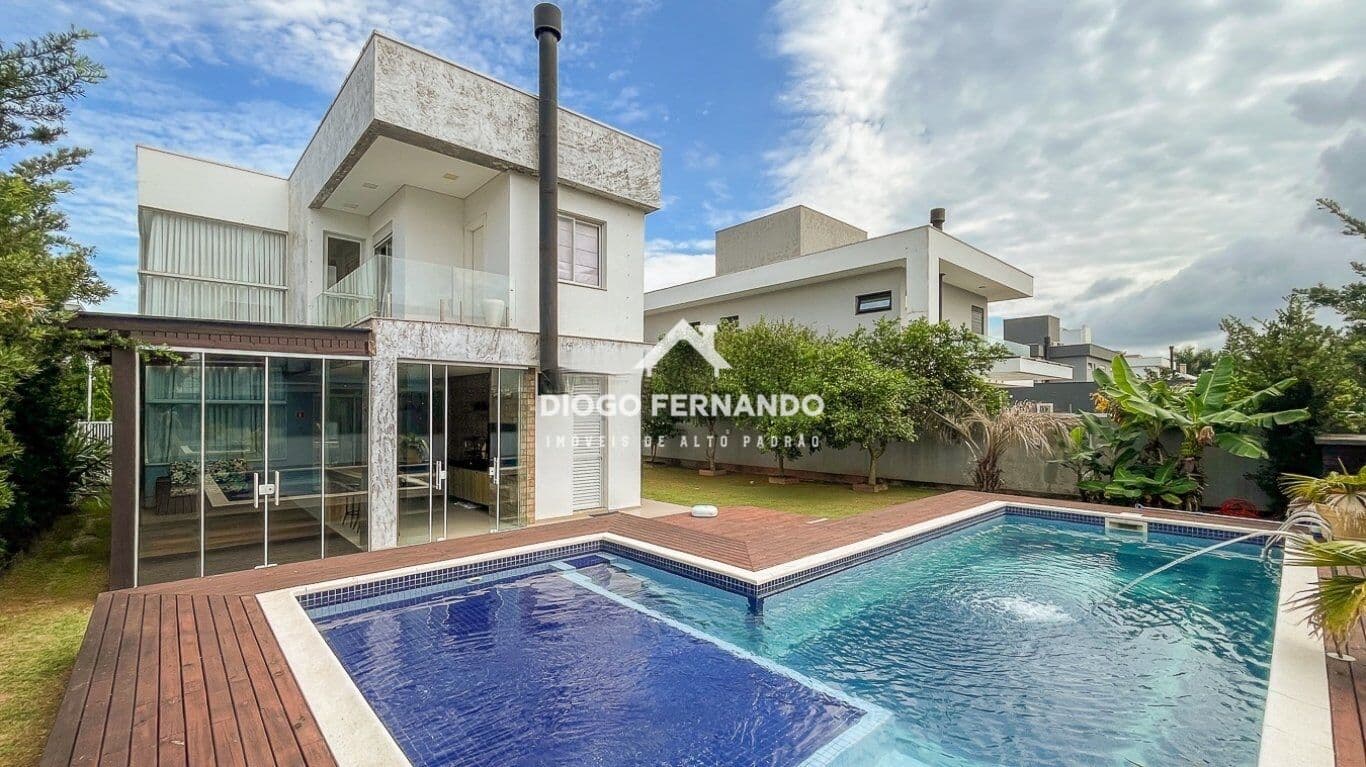 Casa de Alto Padrão com 4 Suítes no Residencial Garapuvu