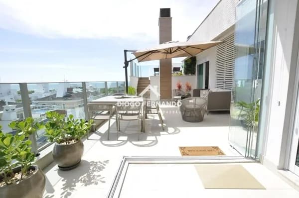 Linda Cobertura no Oceanic Beachfront Residence