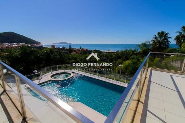 Linda Casa Alto Padrão com Vista Mar na Praia Brava em Florianópolis