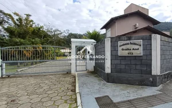 Terreno em Condomínio em Sambaqui