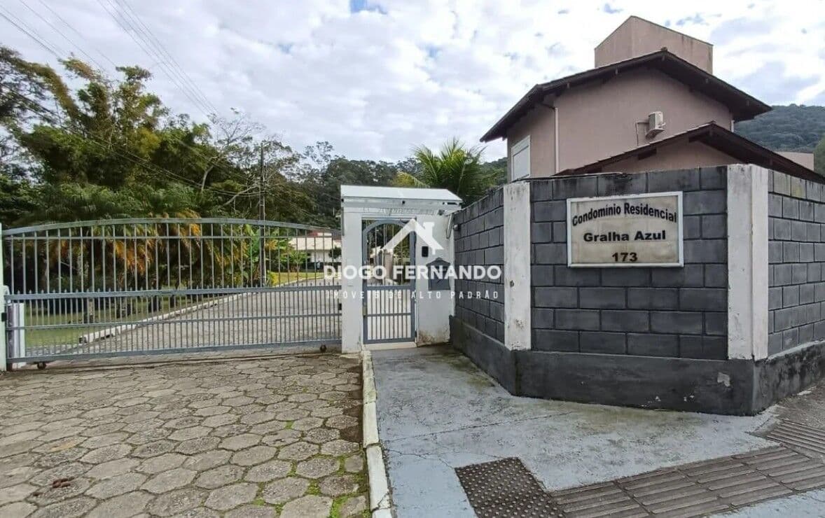 Terreno em Condomínio em Sambaqui