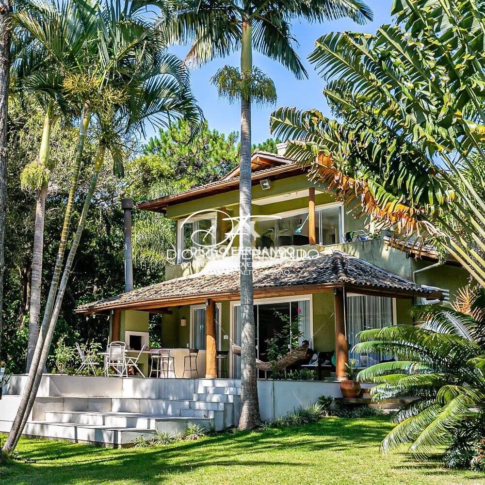 Casa Alto Padrão Frente à Lagoa da Conceição