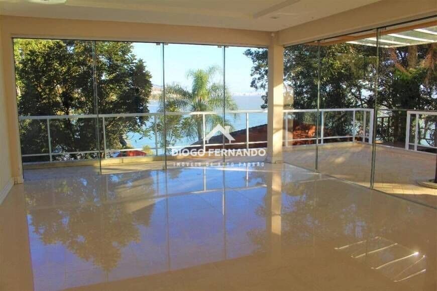 Casa Frente Mar de Alto Luxo em Cacupé