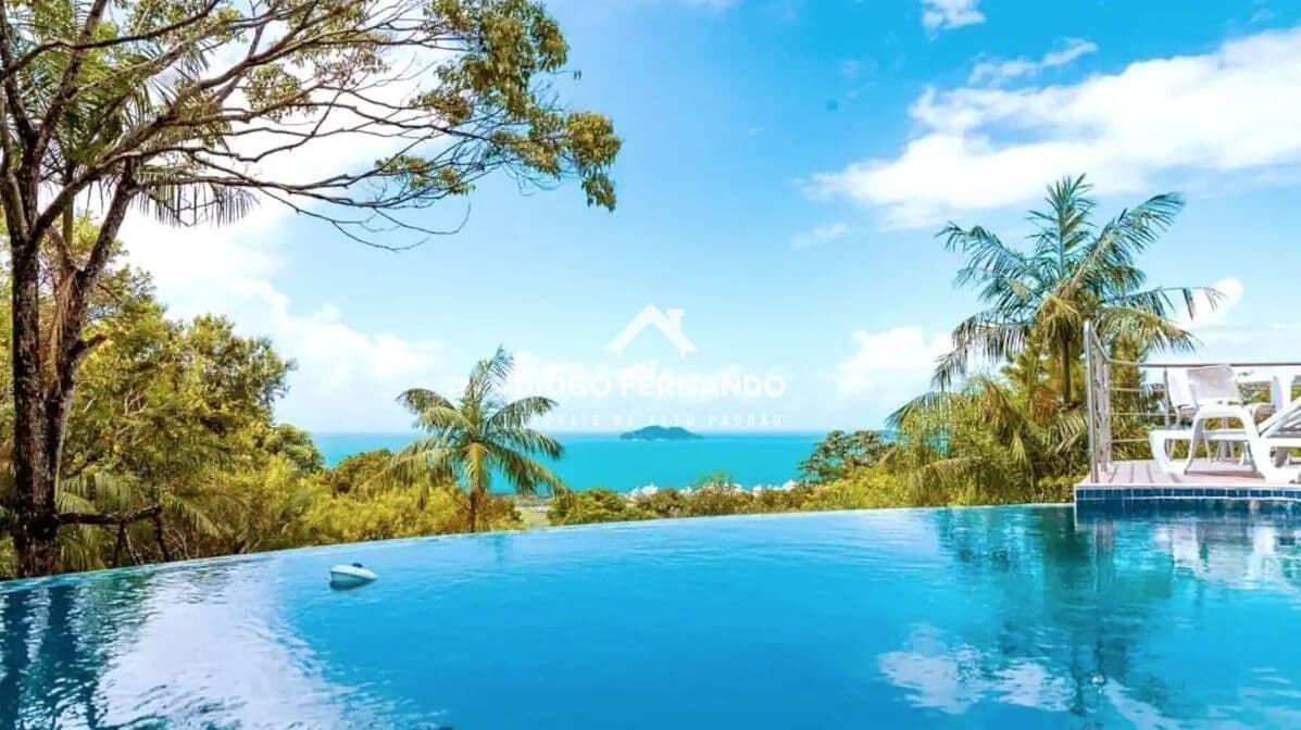Casa com linda vista, em meio à natureza