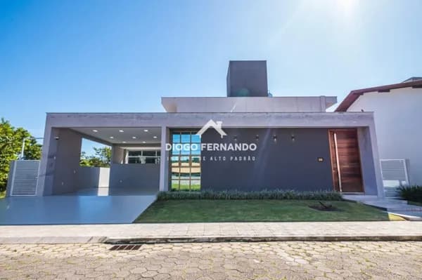 Linda Casa em meio a Natureza em Condomínio na Vargem Grande