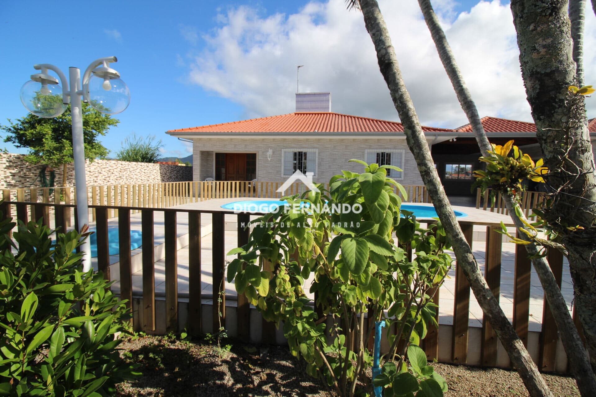 Casa de 4 dormitórios no Campeche