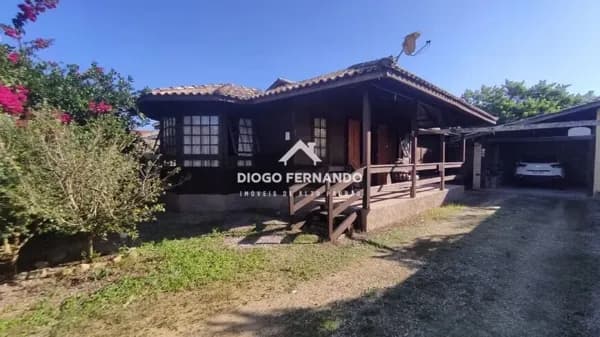 Casa de 03 dormitórios no Morro das Pedras