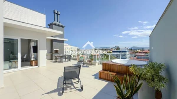 Cobertura à Venda no Campeche com Jacuzzi e Vista para a Ilha