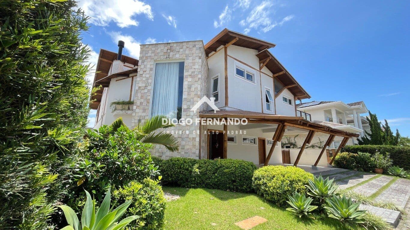 Casa Alto Padrão no Condomínio Quinta dos Açores