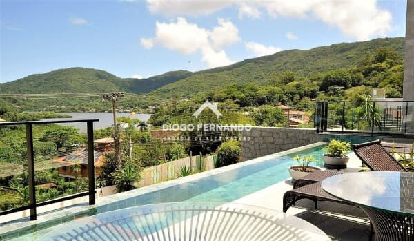 Casa em Condomínio Exclusivo na Lagoa da Conceição