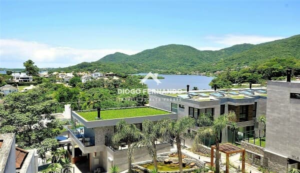 Casa em Condomínio Exclusivo na Lagoa da Conceição