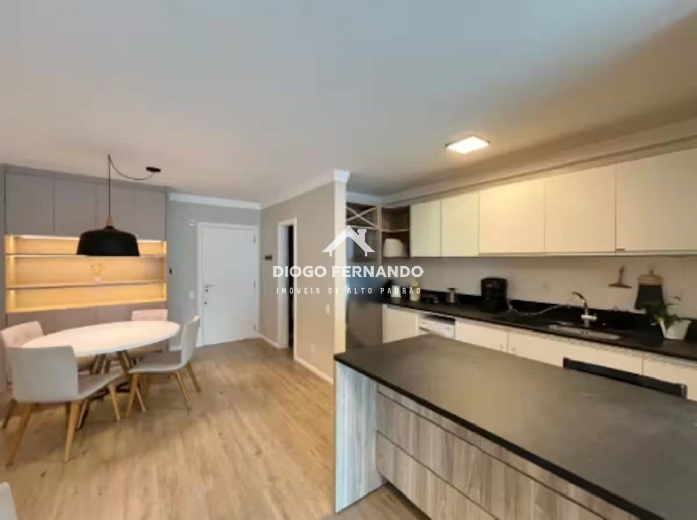 Apartamento à Venda com 3 dormitórios no Novo Campeche