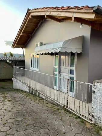 Casa com 03 Quartos no Bairro Boa Vista