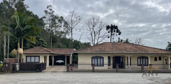 Casa em Braço do Trombudo - Centro