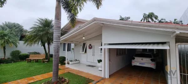 Casa de Alvenaria com Confecção no segundo piso no Bairro Canoas
