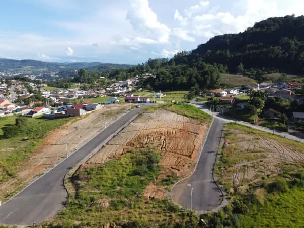 LOTES NO LOTEAMENTO ÔNIX, NA DIVISA ENTRE OS BAIRROS PROGRESSO/ FUNDO CANOAS EM RIO DO SUL.