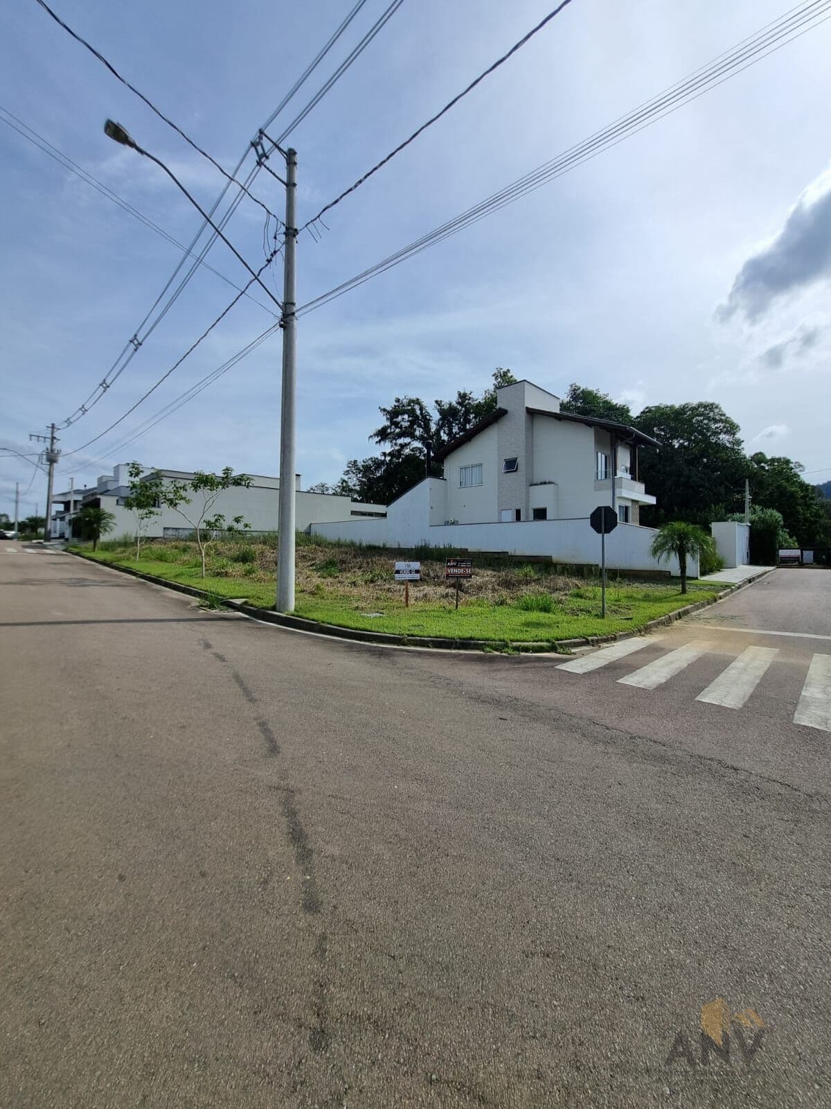 LOTE DE ESQUINA À VENDA – ALTOS DA ALBERTINA | SMART RESIDENCE