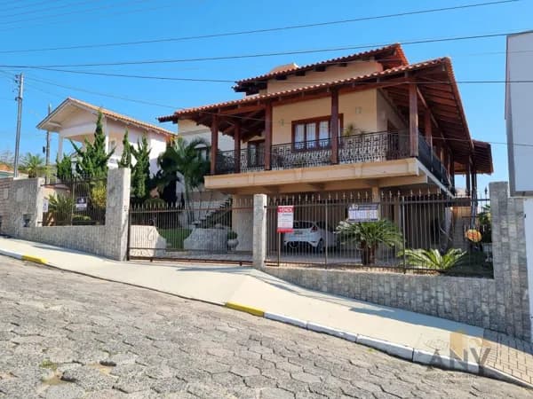 Casa Alto Padrão no Bairro Progresso perto do Brasil Atacadista