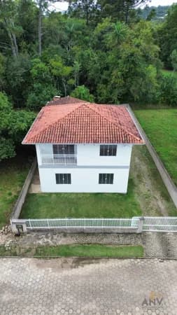 ALUGA-SE CASA DE 2 PAVIMENTOS EM CONDOMÍNIO FECHADO