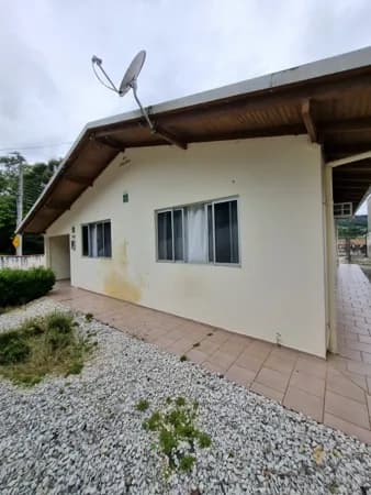 Vende-se casa de alvenaria no bairro Laranjeiras – Rio do Sul/SC