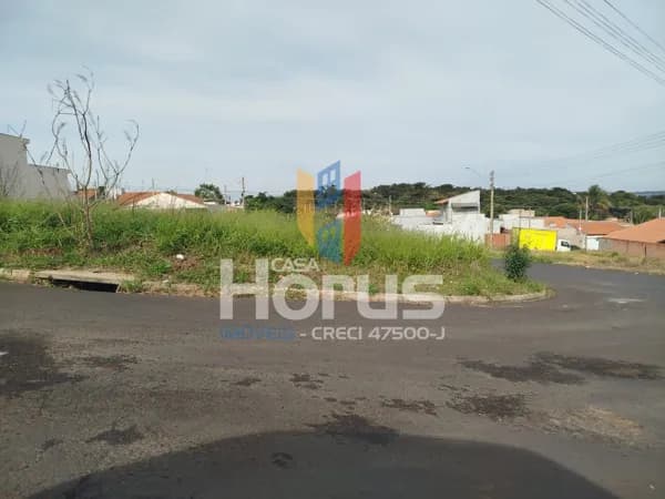Terreno à Venda em Descalvado