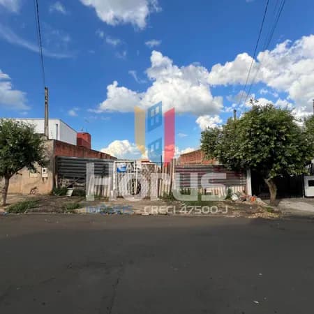 Terreno à Venda no Centenário