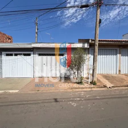 Casa à Venda no Centenário