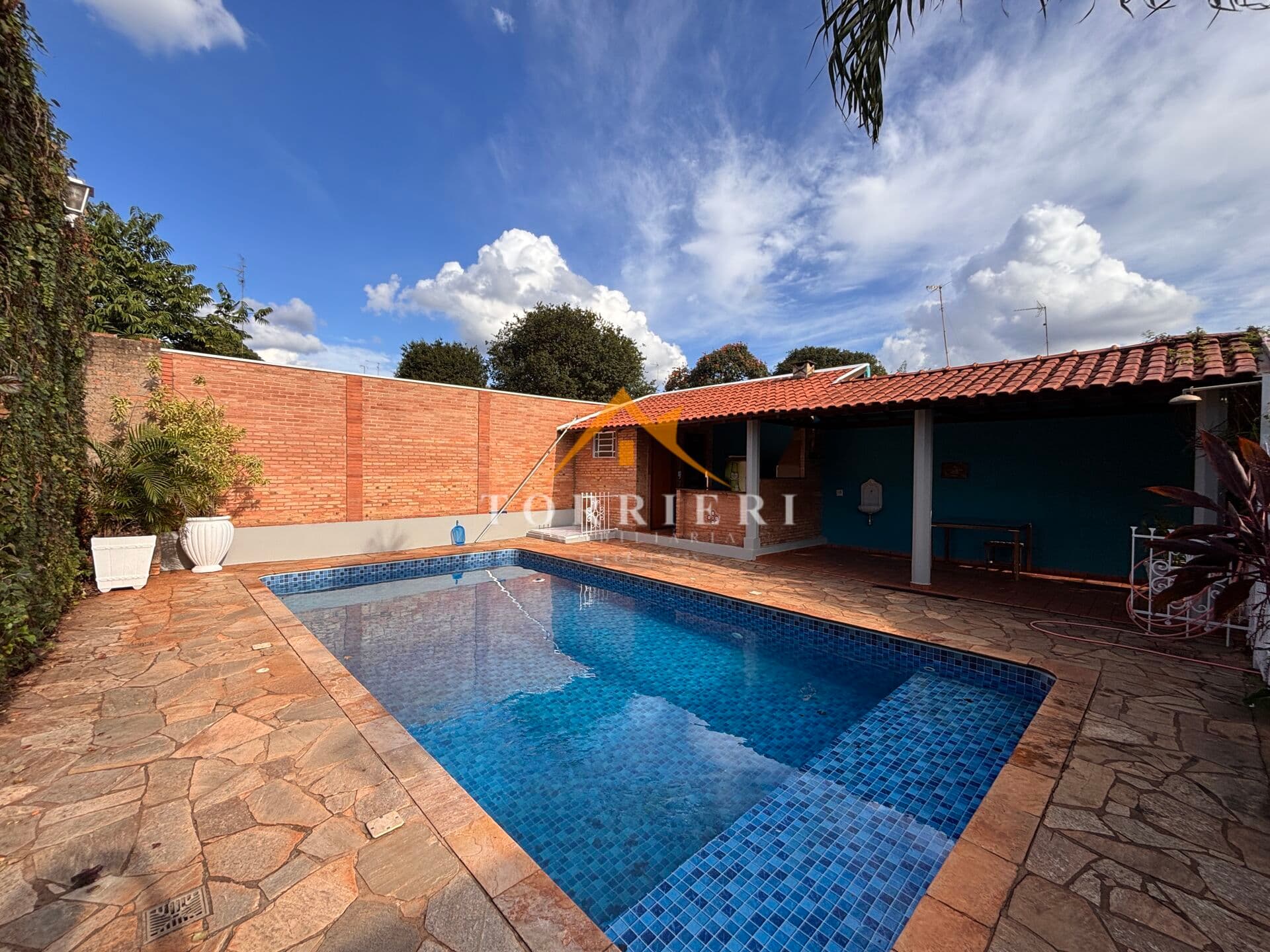 Com Piscina