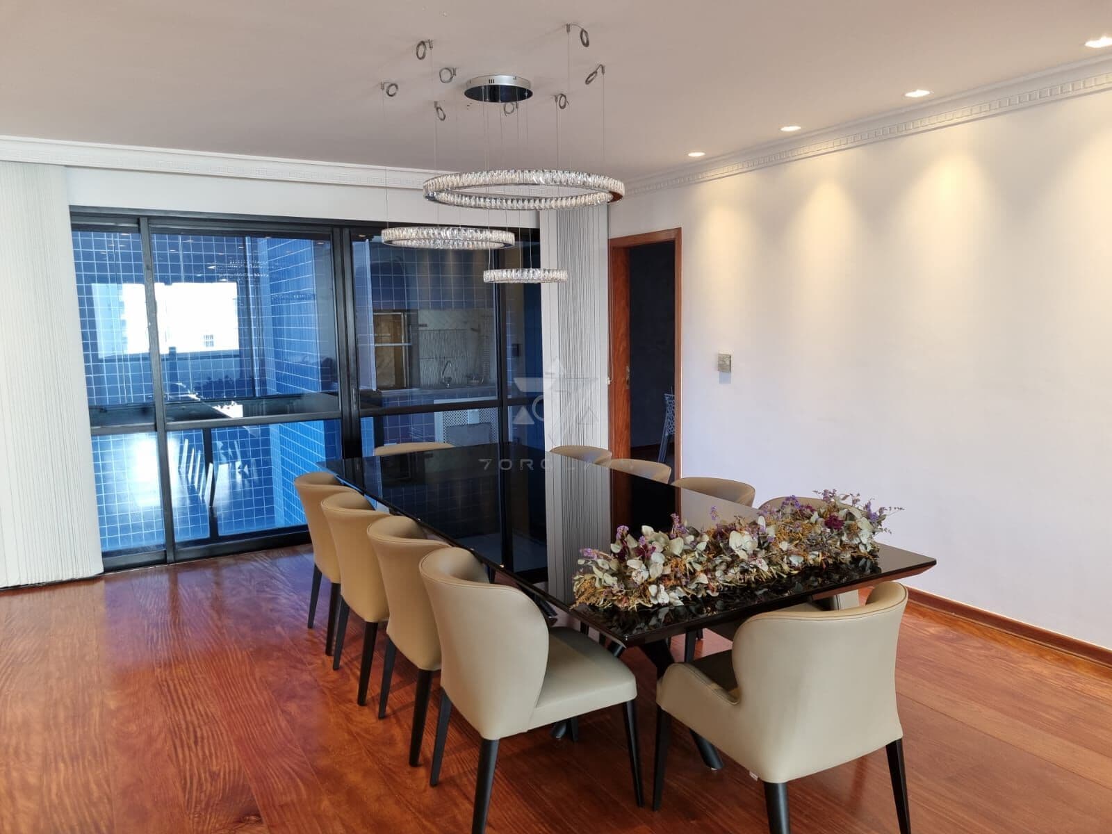 Viva o luxo e o conforto no coração da Rua Dr. Albuquerque Lins: conheça esse incrível apartamento de 240m no Edifício Marbelle