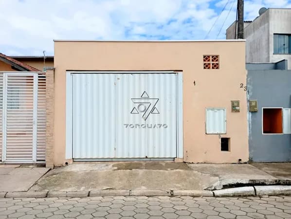 Casa no Santa Regina: Oportunidade de Sair do Aluguel em Itajaí