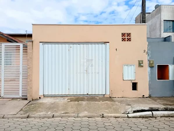 Casa no Santa Regina: Oportunidade de Sair do Aluguel em Itajaí