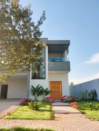 Sofisticação e Conforto: Sobrado no Residencial Lago Azul