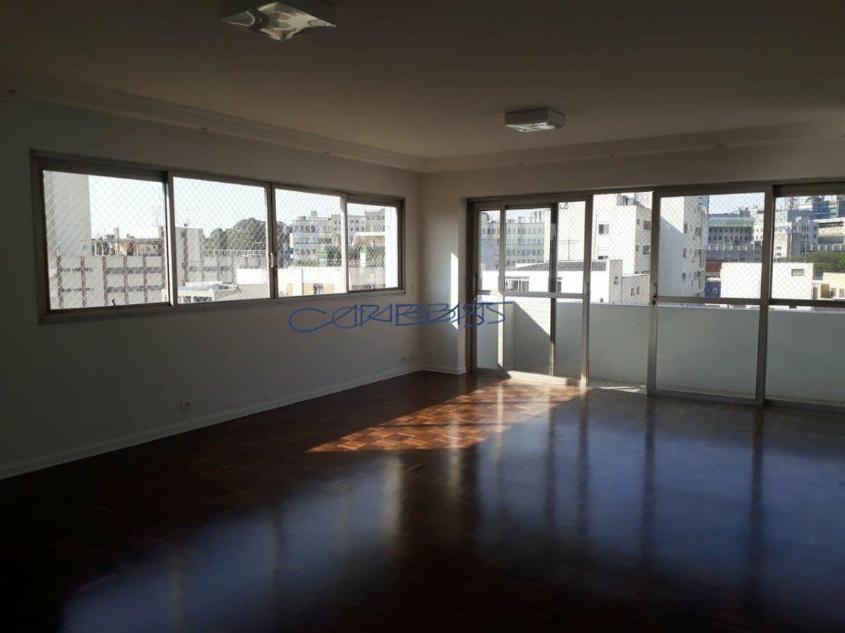 Apartamento alto padrão reformado para aluguel em Pinheiros