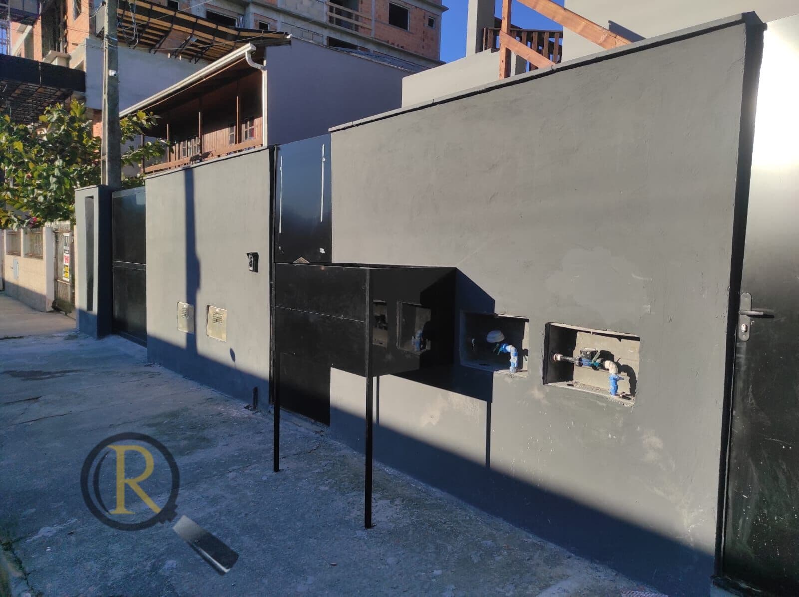 Prédio com 10 apartamentos | Gerando renda