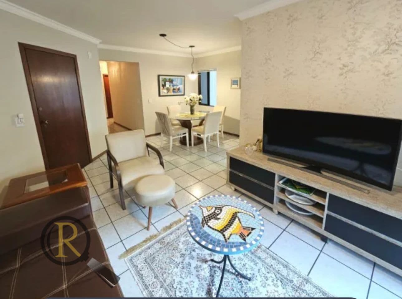 Apartamento amplo com 2 dormitórios (sendo 1 suíte) e sacada grande